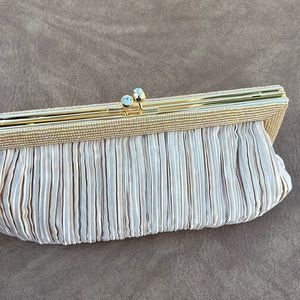 Franchi clutch w/chain beaded trim and crystal clasp